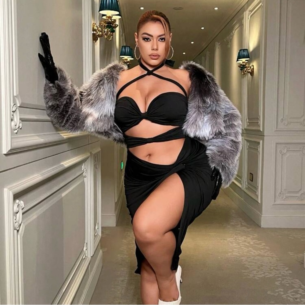 Sexy cut out halter top dress🖤